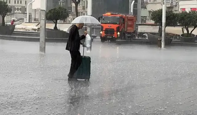 AKOM'dan yağışlı hava uyarısı! İstanbul'u hemen terk etmeyecek