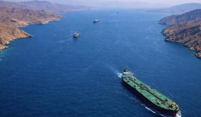 İran Hürmüz Boğazı'nı kapattı