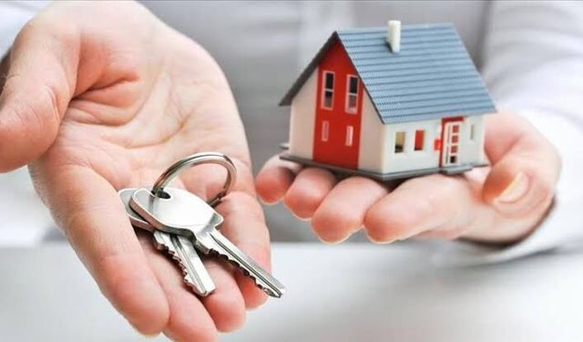 Ev sahibi çilingirle girdi, kiracının altın dolu valizine el koydu