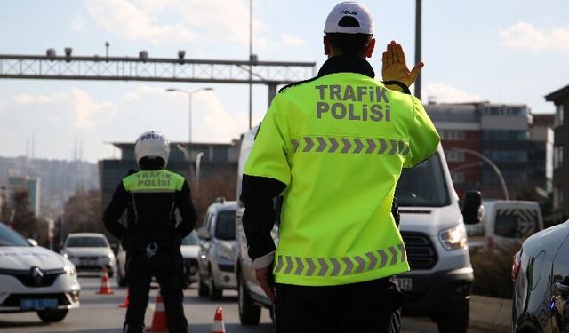 Düğün konvoyunda trafiği tehlikeye atan 11 sürücüye ceza!