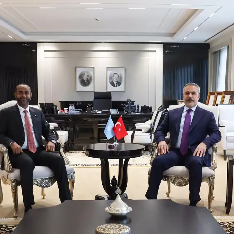 Bakan Fidan Somalili bakan ile görüştü!