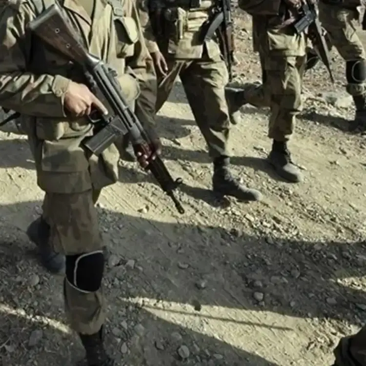 Pakistan'da askerlere saldırı: 6 ölü, 6 yaralı