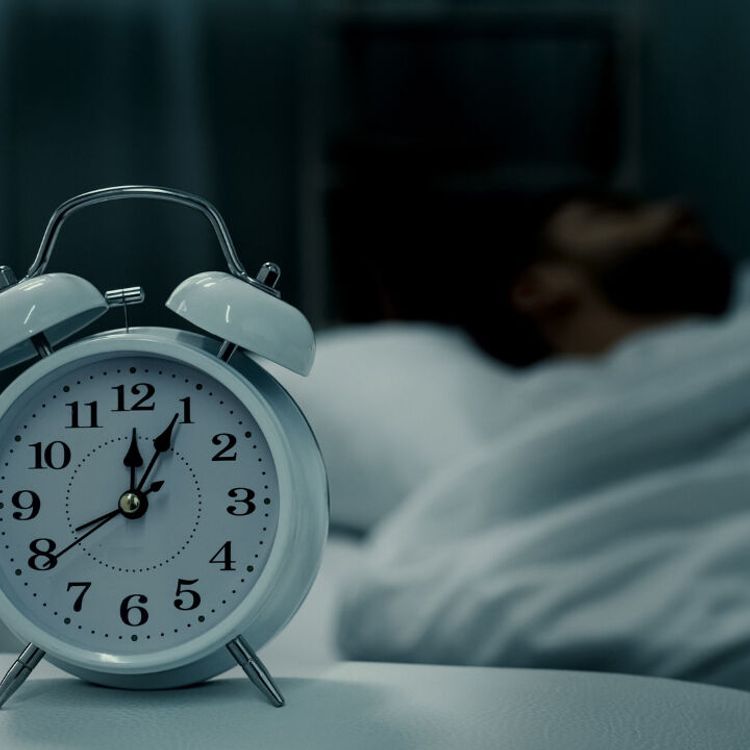 Alarm çalmadan uyanmamızın sebebi açıklandı