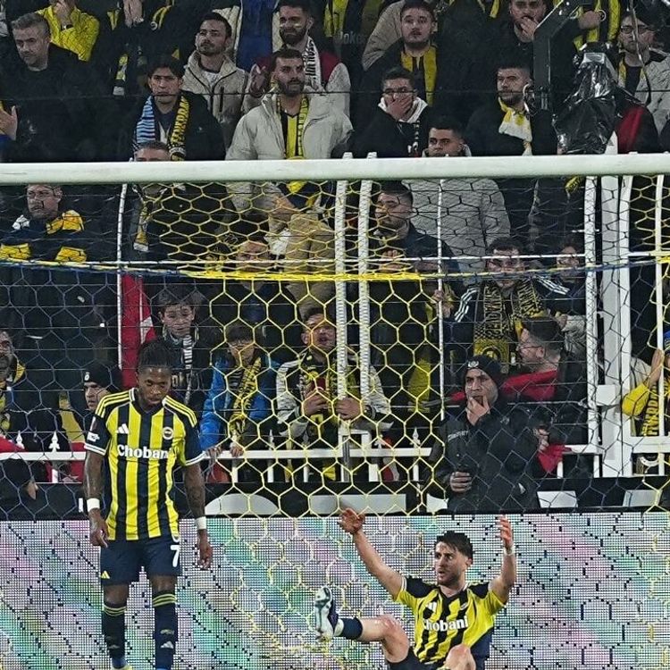 Fenerbahçe, UEFA Avrupa Liginde darbe aldı