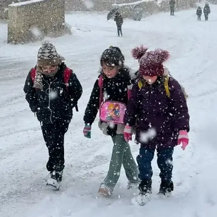 Bir ilçede okullar yarın tatil edildi!