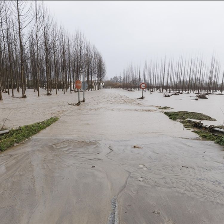 Endülüs'te binlerce kişi tahliye edildi!