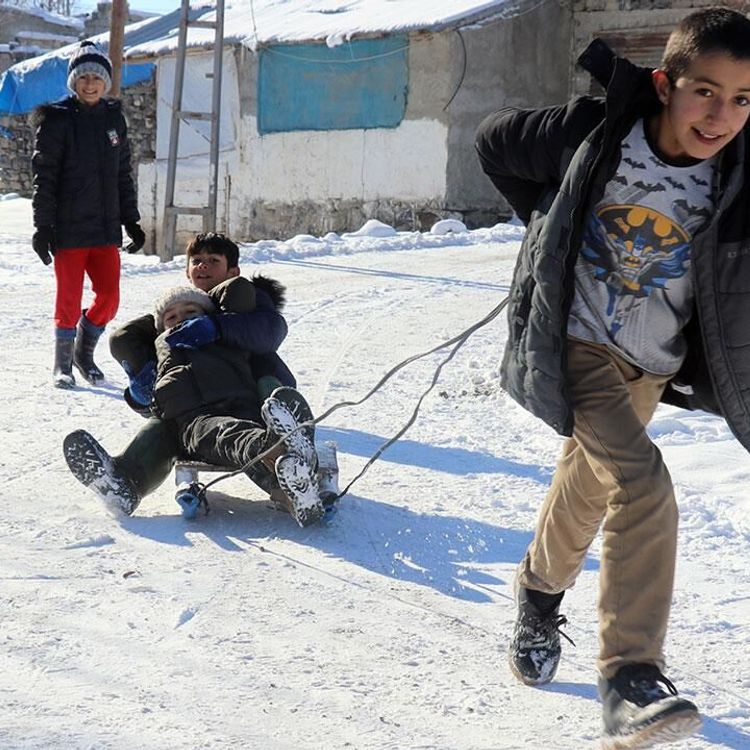 Bazı ilçelerde eğitime kar engeli!