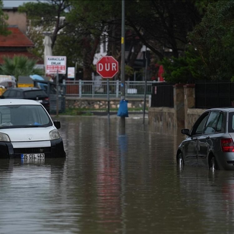 İzmir Valiliğinden uyarı: Kuvvetli yağış, taşkın ve lodos geliyor!