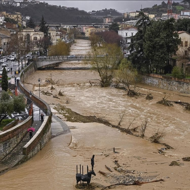 İtalya'da heyelan: Ölü ve yaralılar var!