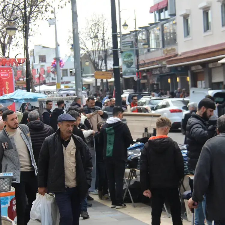 Diyarbakır'da çarşı ve pazarlarda bayram hareketliliği