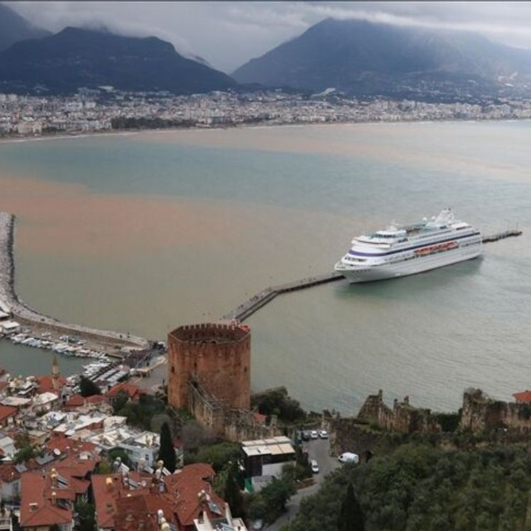 Alanya'da denizin rengi değişti!