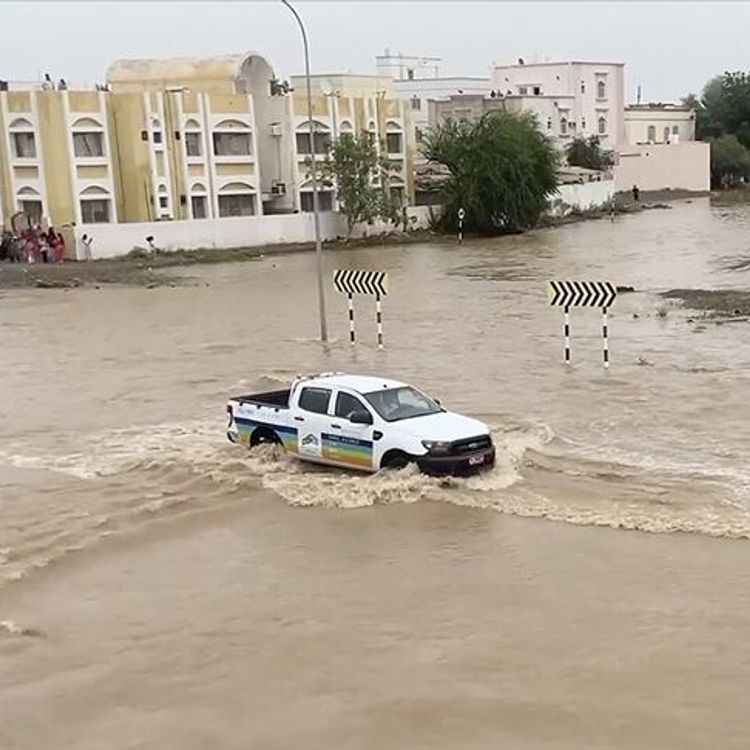 Umman'da sel felaketi: 8 Kişi hayatını kaybetti!