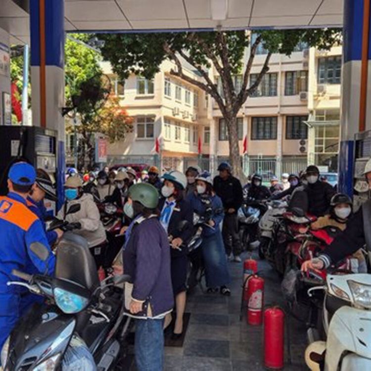 Vietnam’da Enerji Alarmı: Akaryakıt Sıkıntısı Gündemde