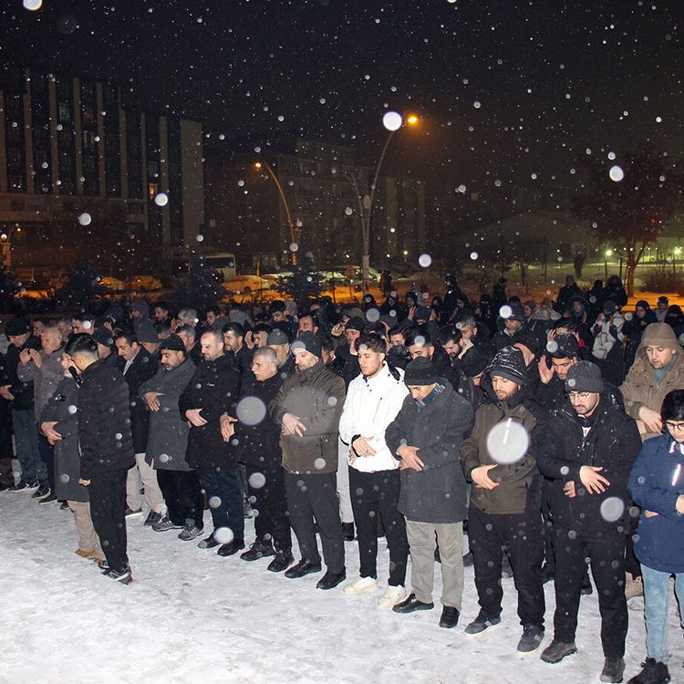 Ağrı’da İslam Coğrafyası İçin Tek Ses: Saldırılara Ulu Camii Önünde Sert Tepki!