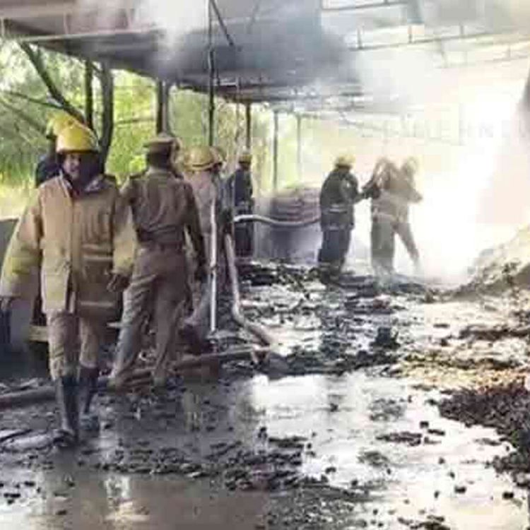 Hindistan'da havai fişek fabrikasında patlama!