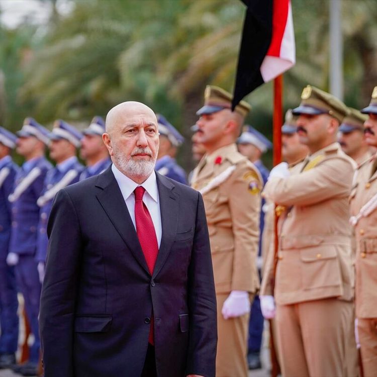 Irak’ın yeni Cumhurbaşkanı Amedi görevini resmen devraldı