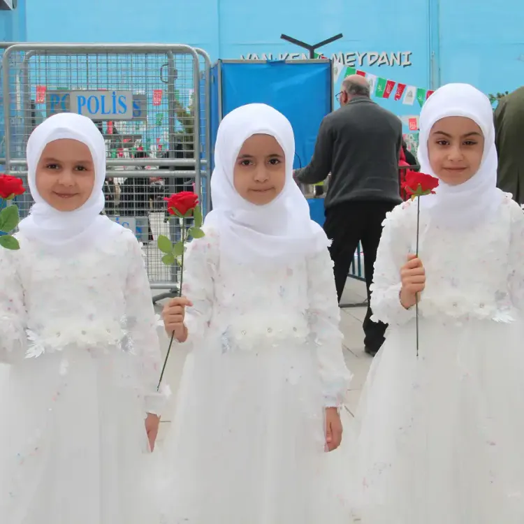 Mevlid-i Nebi etkinliğine katılan çocuklar: Peygamberimizi her şeyden daha çok seviyoruz