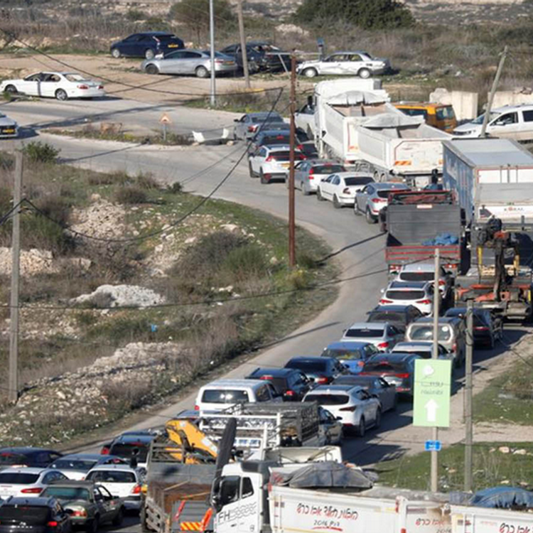 israil Ramallah'ın kuzeyindeki kontrol noktalarını kapattı