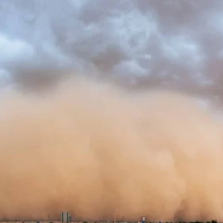 Bir kamyon dolusu kum gökyüzün kahverengiye çevirdi