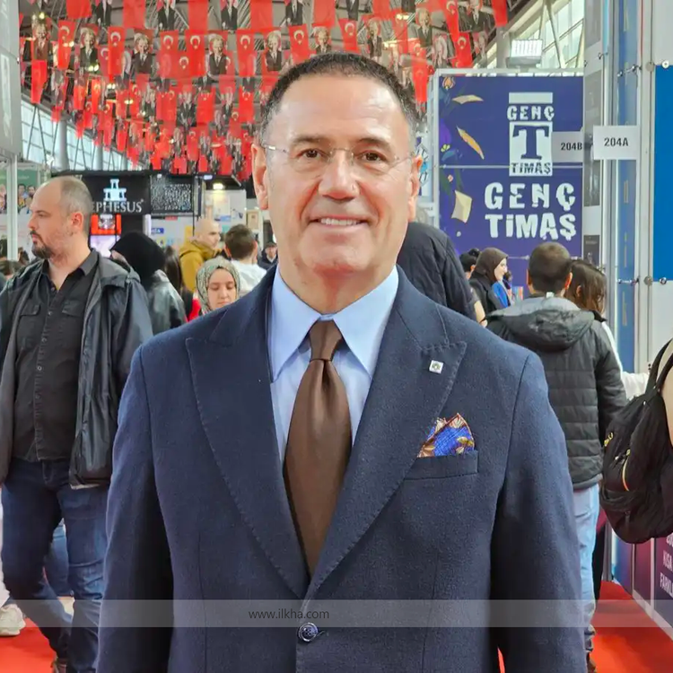 "Dijitalleşmeye rağmen kitap fuarları ilgi görmeye devam ediyor"