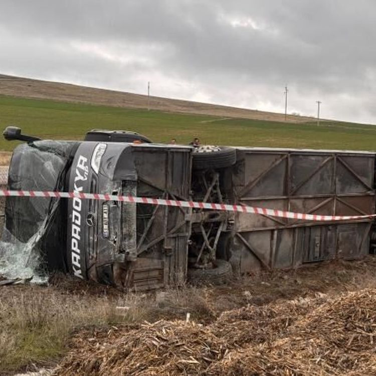 Tur otobüsü devrildi: 15 yaralı!