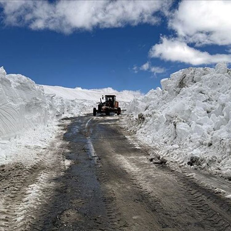 Kardan kapanan kara yolu yaklaşık 4 ay sonra ulaşıma açılıyor!