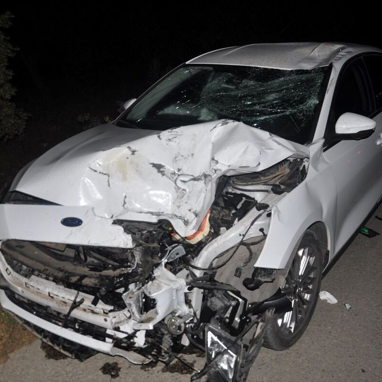 Otomobille çarpışan motosiklet sürücüsü öldü