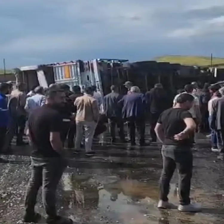 Ağrı'da trafik kazası: Ölü ve yaralı var