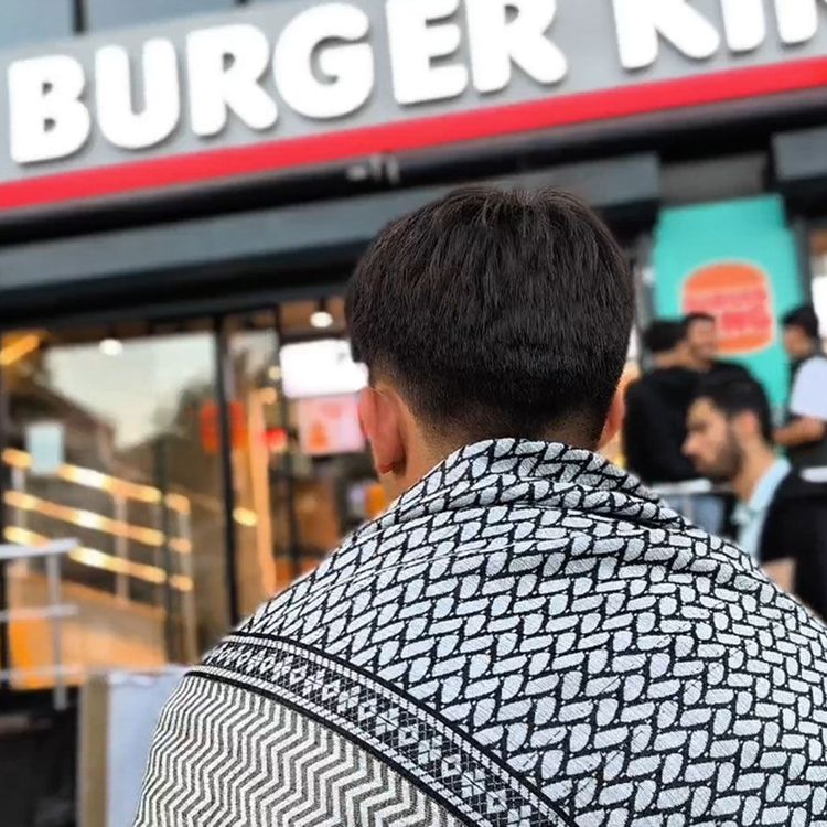 Burger King önünde protesto!