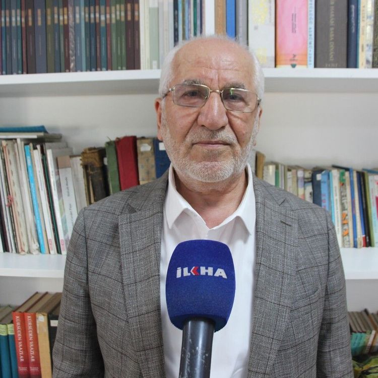 "Camiye giren herkes tesettüre ve cami adabına uymalıdır"