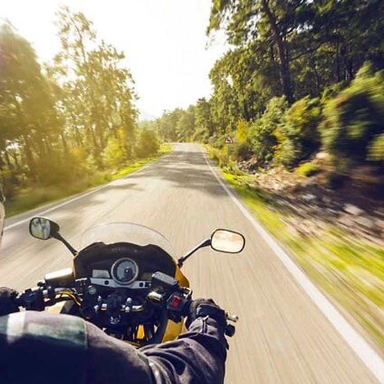 Tehlikeli motosiklet kullanan sürücü para cezasına çaptırıldı