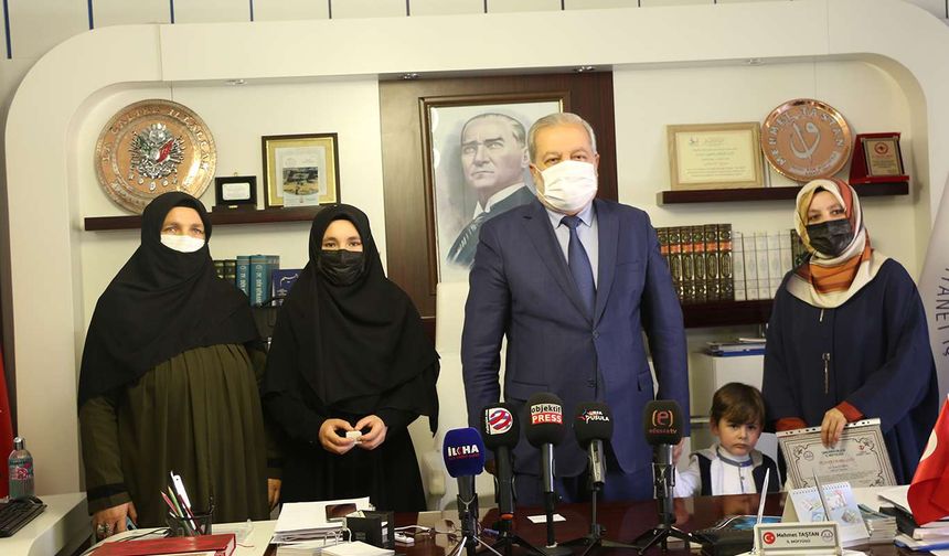 Kur’an’ı Kerim'i güzel okuma yarışmasında hoca ve öğrencisi birinci oldu