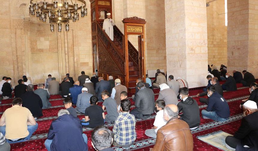 Ramazan ayının ilk cuma namazı kılındı