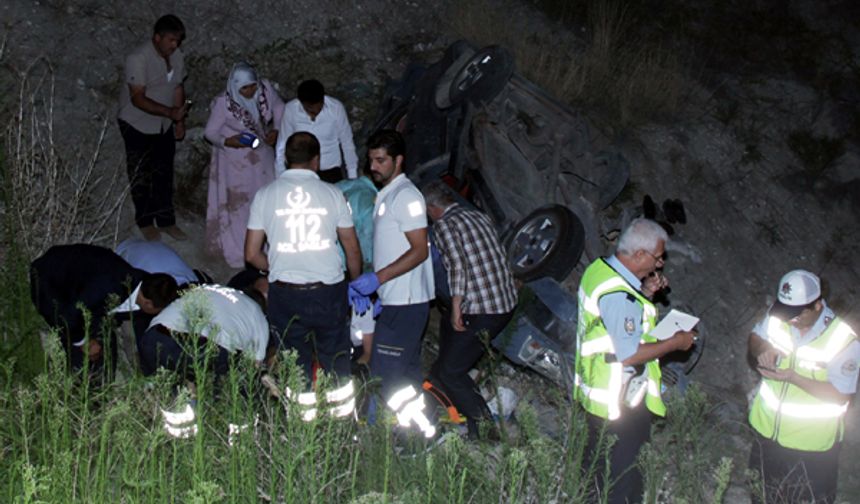Ankara`da otomobil şarampole devrildi: 6 yaralı