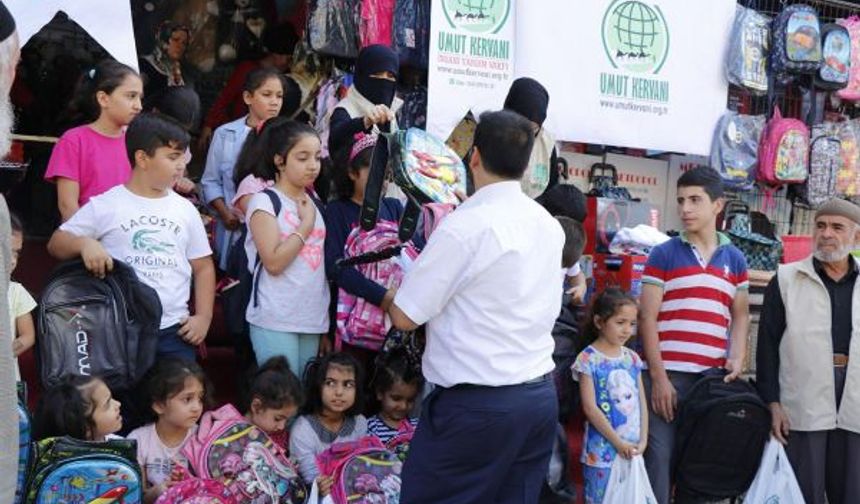 Umut Kervanı ve IHO EBRAR`dan kırtasiye yardımları