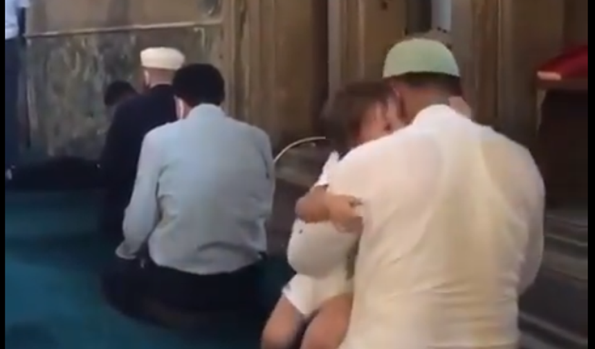 Ayasofya Camii'nde gülümseten görüntüler