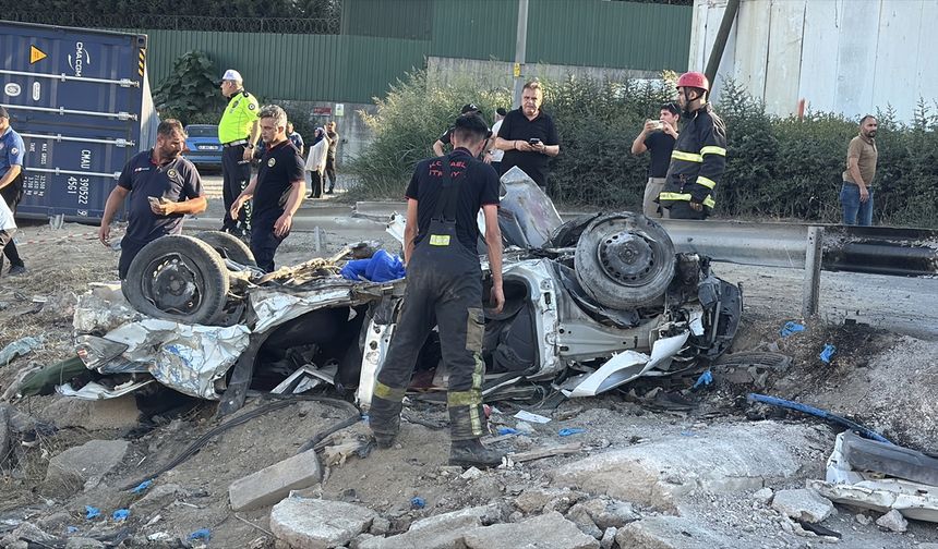 Kocaeli'de kaza: Çok sayıda ölü var! İşte kaza anına ait görüntüler..