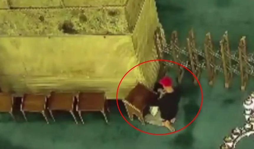 Ayasofya Camisi'ni yakmaya çalışan kişi tutuklandı: İşte o anın görüntüleri