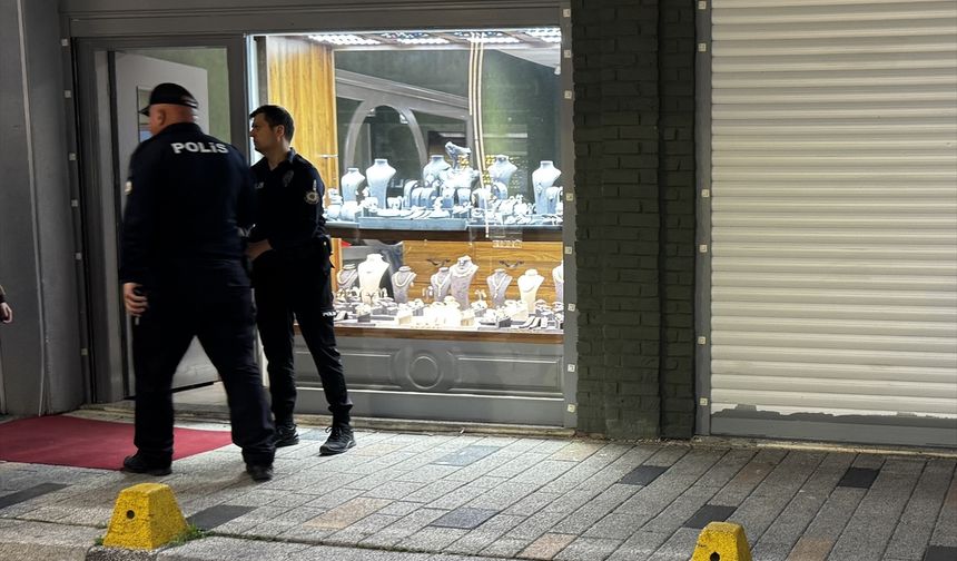 Kuyumcudan 2 milyon liralık altın çaldı