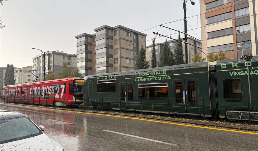 Gaziantep'te tramvaya yıldırım böyle isabet etti