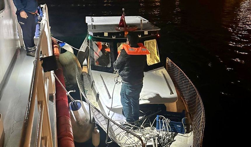 İstanbul Boğazı'nda arızalanan tekne kurtarıldı