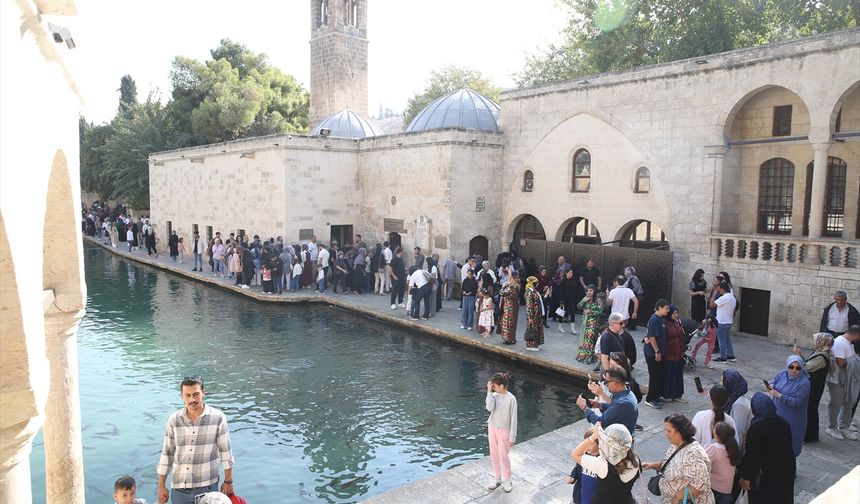 Ara tatilde Balıklıgöl doldu taştı