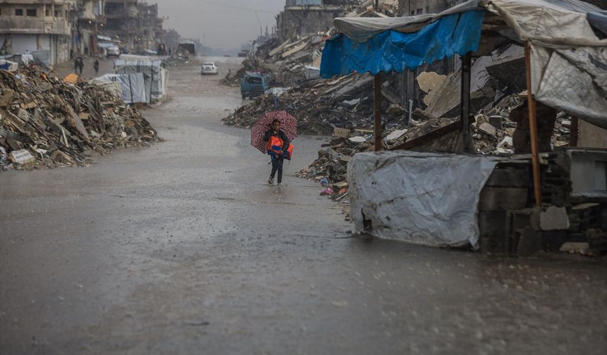 Gazze'de çadırlar bir kez daha su altında kaldı