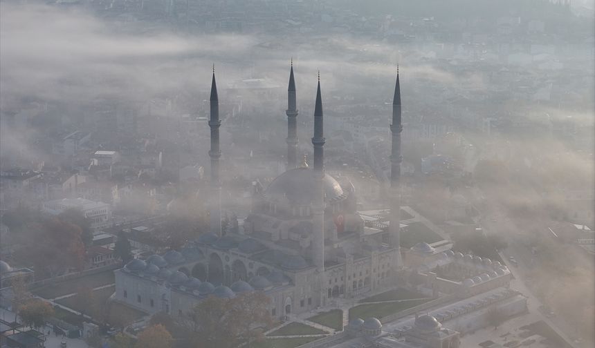 Sis altında kalan Selimiye Camii'nden, dronla çekilen çarpıcı kareler