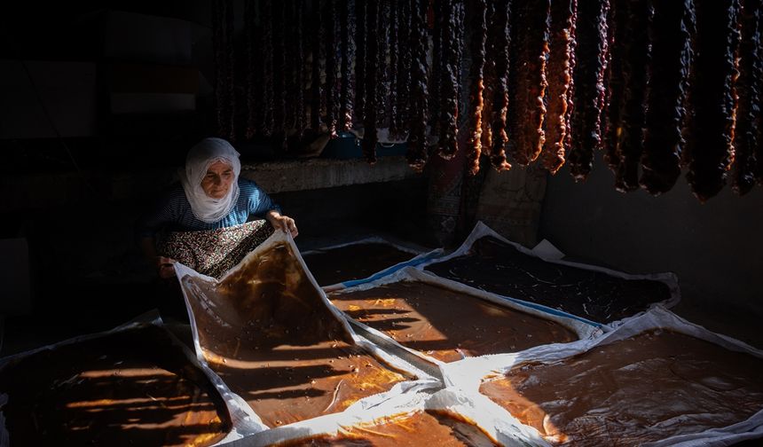 Sason'un meşhur pestil ve sucuğu işte böyle hazırlanıyor