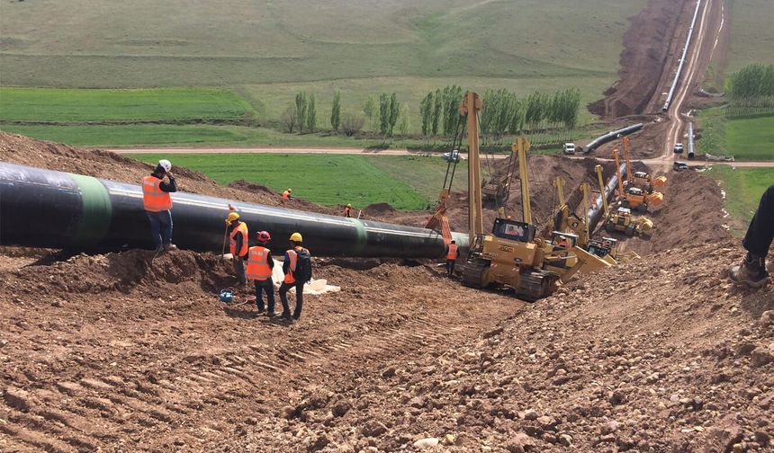 Asker kaçakları doğalgaz borusunun içinde ülke değiştirdi