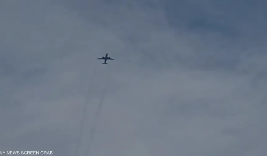 275 yolculu uçak facianın eşiğinden döndü, çalılıklar alev aldı