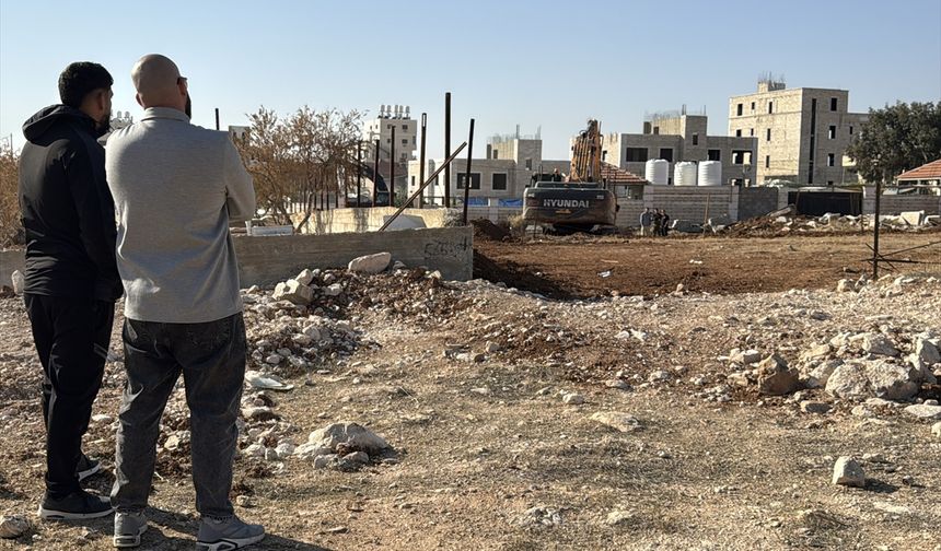 Siyonist rejim, işgal altındaki Batı Şeria'da Filistinlilere ait bir binayı yıktı