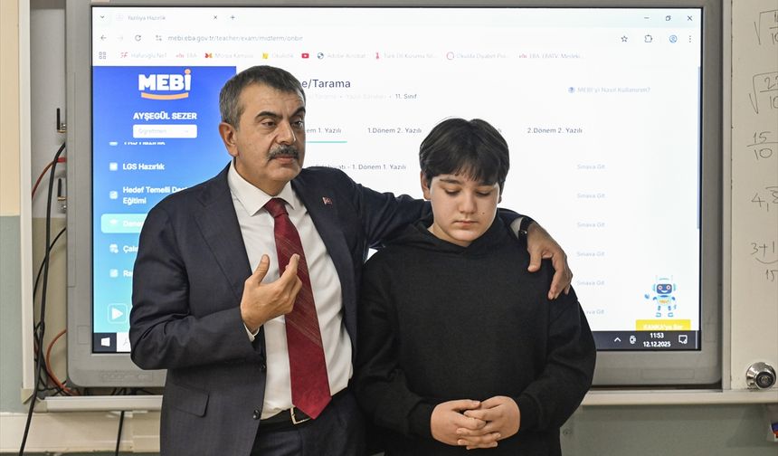 Bakan Tekin, öğrenci meclis başkanı seçilen öğrencinin vaadini gerçekleştirdi