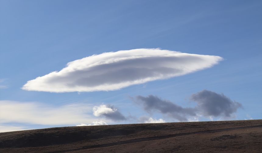 Kars'ta hayret ettiren bulutlar!